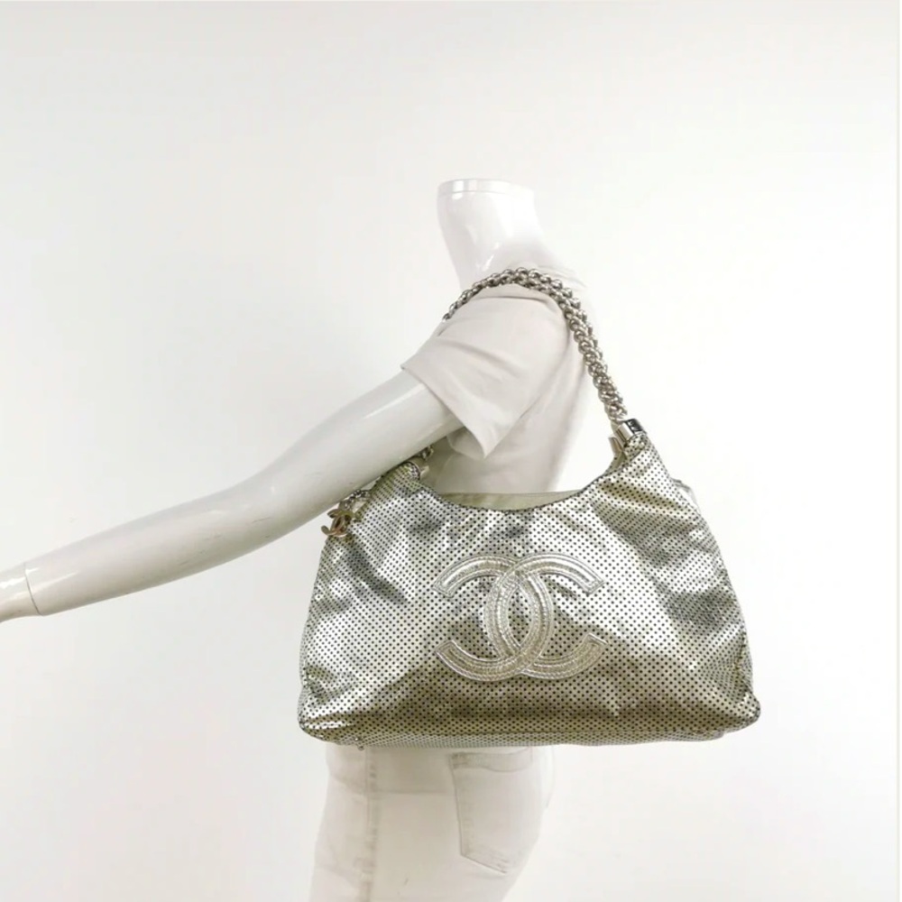 CHANEL Metallic Silver Rodeo Drive Hobo Perforated Leather Shoulderbag VNGT&RARE